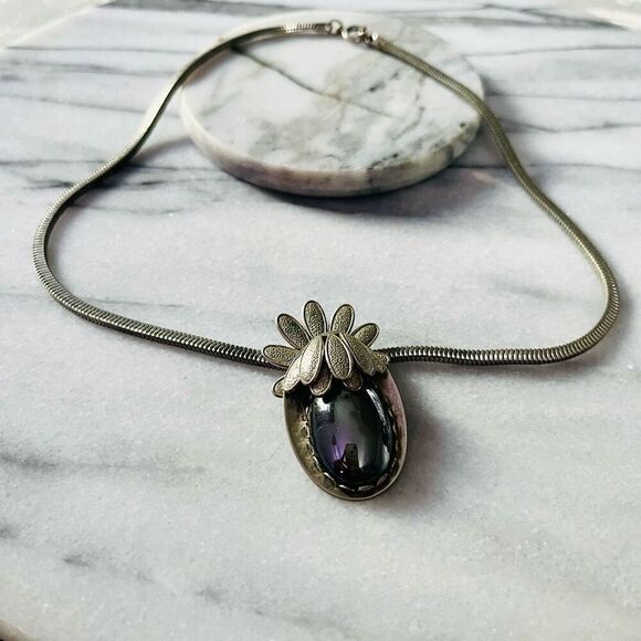Vintage Pendant Necklace Ornate Oval Silver Toned Metal Unique Retro - Picture 2 of 9